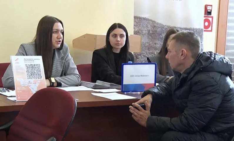 От адресной помощи до новой профессии: в Благовещенске выстроена единая система помощи бойцам СВО и их семьям