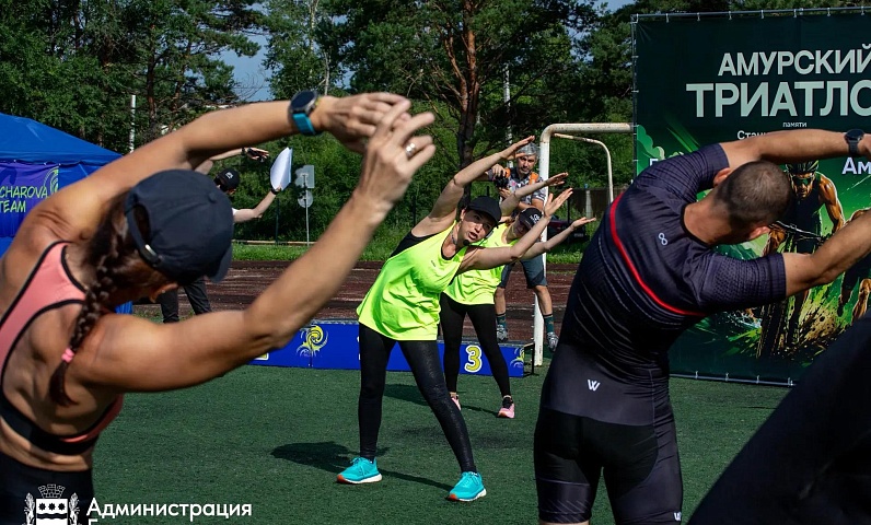 Плыть, бежать, ехать на велосипеде: в Благовещенске прошли соревнования по триатлону