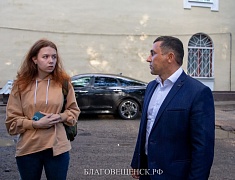 Мэр Благовещенска Олег Имамеев выслушал предложения горожан по благоустройству сквера водников