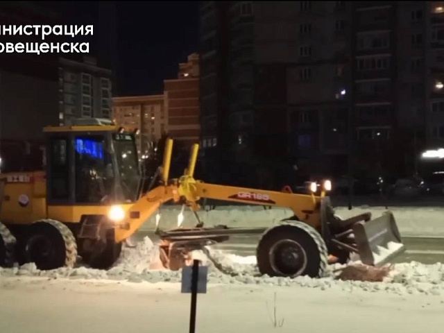 Больше тысячи тонн снега вывезли с улиц Благовещенска с начала снегопада