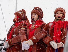 На площади Ленина и набережной Амура прошли народные гуляния в честь масленицы