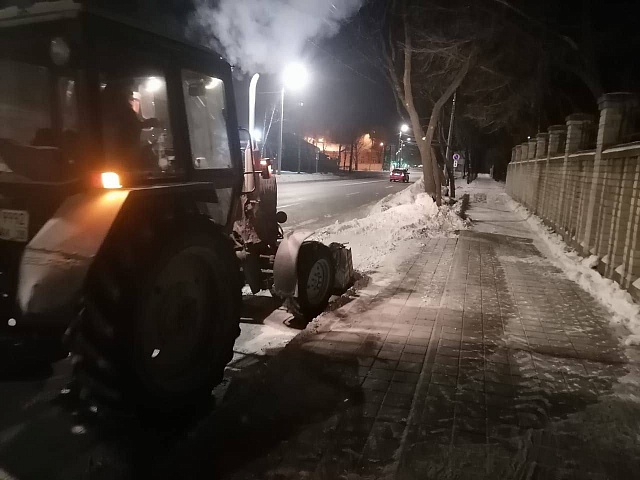 ГСТК почистит «прилотковку» по улице Театральной в Благовещенске