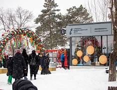 На площади Ленина и набережной Амура прошли народные гуляния в честь масленицы