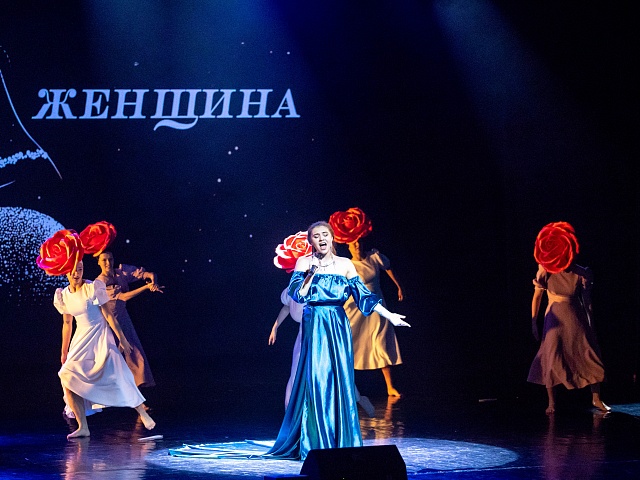 В Благовещенске в преддверии 8 Марта прошел большой праздничный концерт