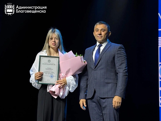 В честь 70-летия Дня строителя в Благовещенске наградили заслуженных сотрудников отрасли 