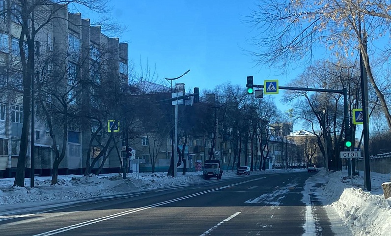 В Благовещенске на улице Ленина заработал новый светофор