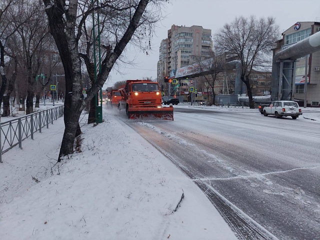 Снегоуборочная техника ГСТК вышла на улицы Благовещенска