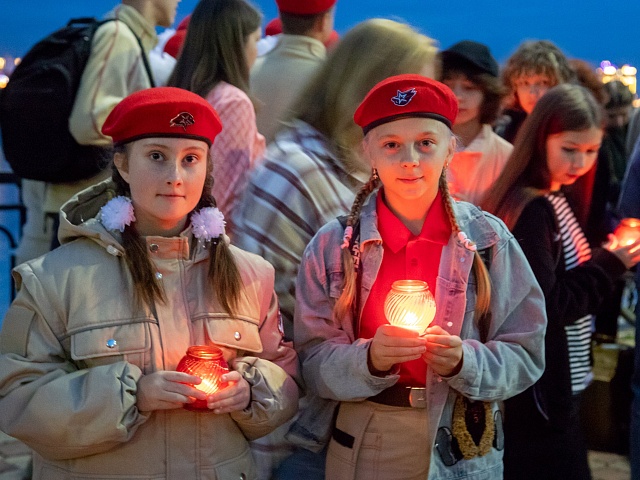 Благовещенцев приглашают поддержать флэшмоб «Свеча в окне»