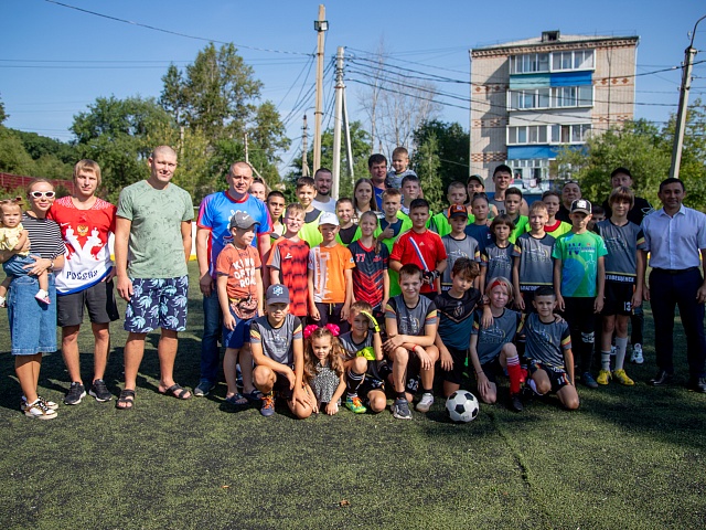 В Благовещенске юные футболисты сыграли на всесезонном корте на Нагорной