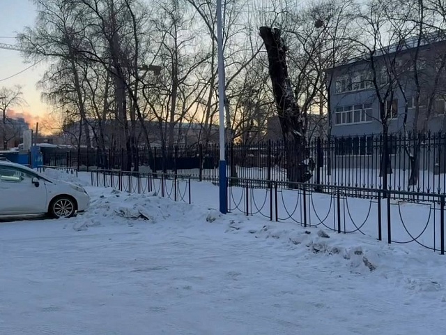 В приоритете школы, детские сады и больницы: мэр Благовещенска Олег Имамеев поручил ГСТК сосредоточиться на уборке снежных валов возле социально важных объектов