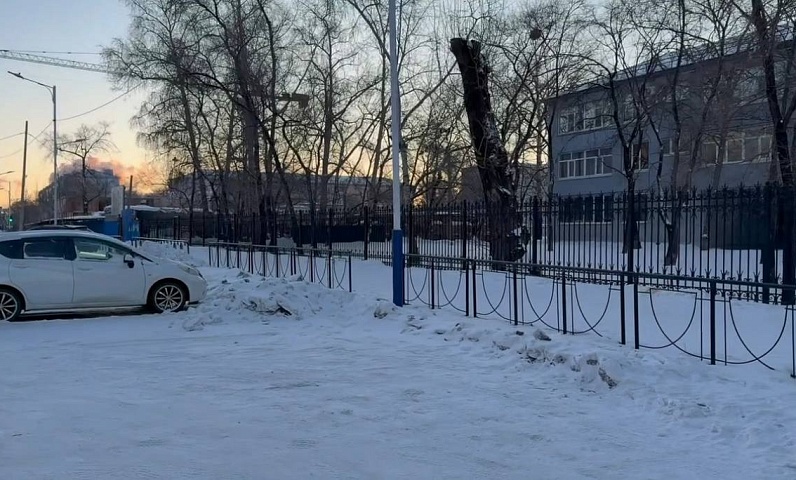 В приоритете школы, детские сады и больницы: мэр Благовещенска Олег Имамеев поручил ГСТК сосредоточиться на уборке снежных валов возле социально важных объектов