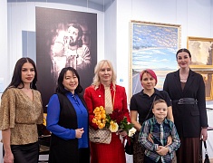 В Благовещенске открылась выставка к 70-летию Александра Тихомирова