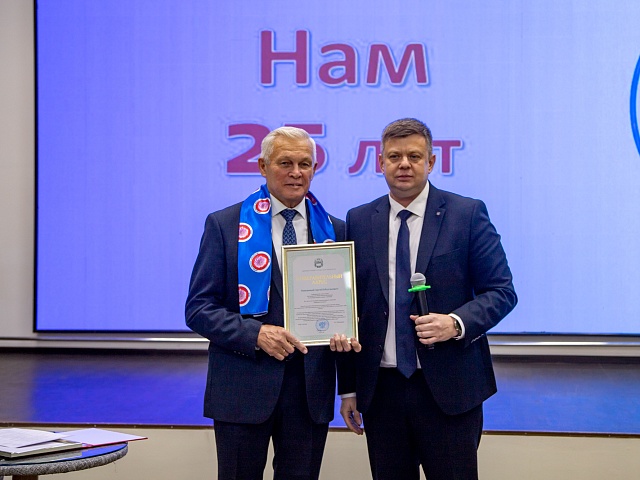 Заместитель мэра Благовещенска Дмитрий Перов поздравил «Ассоциацию пожилых людей» с юбилеем Заместитель мэра Благовещенска Дмитрий Перов поздравил «Ассоциацию пожилых людей» с юбилеем