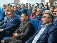 Мэр Благовещенска Олег Имамеев поздравил энергетиков с профессиональным праздником