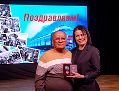 В Благовещенске наградили юбилейными медалями БАМа