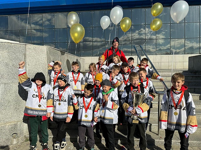 Благовещенские хоккеисты взяли золото на соревнованиях в Красноярском крае