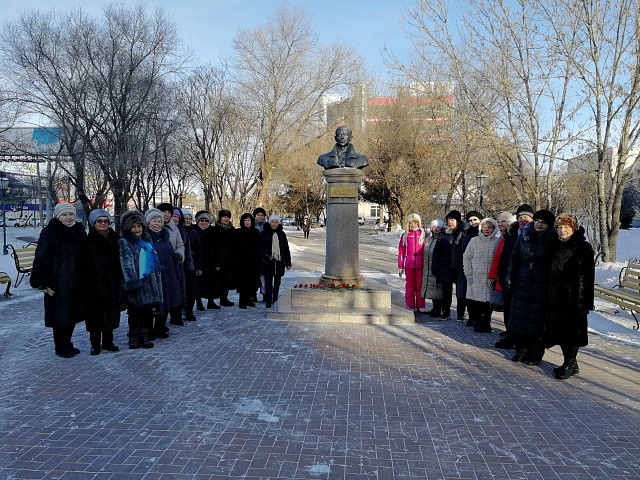 Пожилые благовещенцы почтили память амурского режиссера Валерия Приемыхова