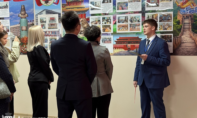 Благовещенские школьники провели экскурсию для гостей из Хэйхэ на китайском языке 