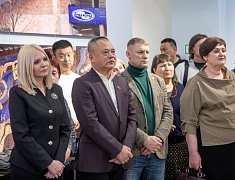 В Благовещенске открылась выставка к 70-летию Александра Тихомирова