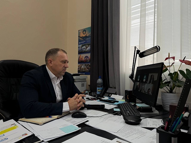 Инструктаж и личная проверка качества: заместитель мэра Виталий Рудненок по поручению главы города взял на особый контроль работу диспетчеров