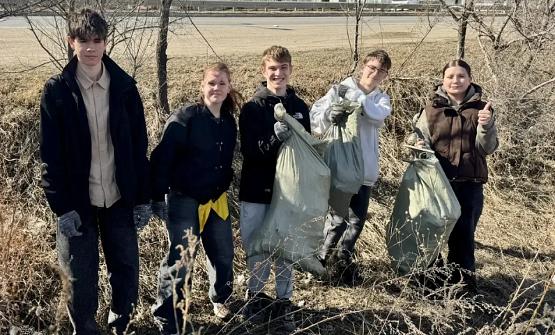 Благовещенские волонтёры присоединились к экологической акции «Город берегу» 