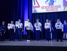 Школьники Благовещенска соревнуются в знании правил дорожного движения в конкурсе «Безопасное колесо»