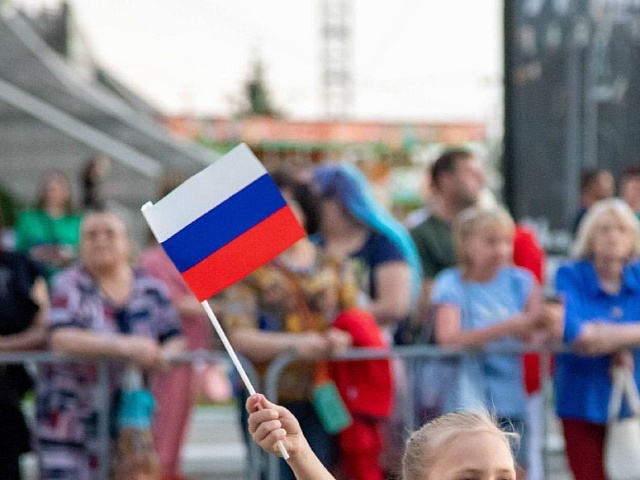 Викторины, познавательные часы и флешмобы: ко Дню флага благовещенцев ждут более 50 событий