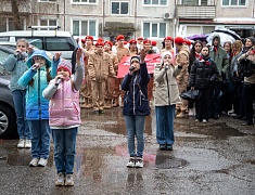 В Благовещенске во дворах ветеранов прошла акция "Поем двором"  