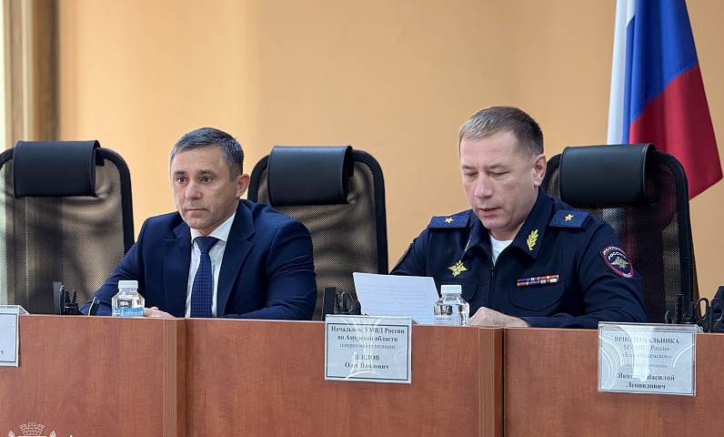 За добросовестную службу и высокие показатели: мэр Благовещенска Олег Имамеев наградил сотрудников полиции