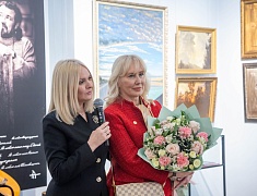 В Благовещенске открылась выставка к 70-летию Александра Тихомирова