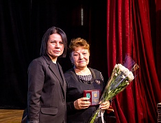 Церемония награждения медалями «За строительство Байкало-Амурской магистрали»