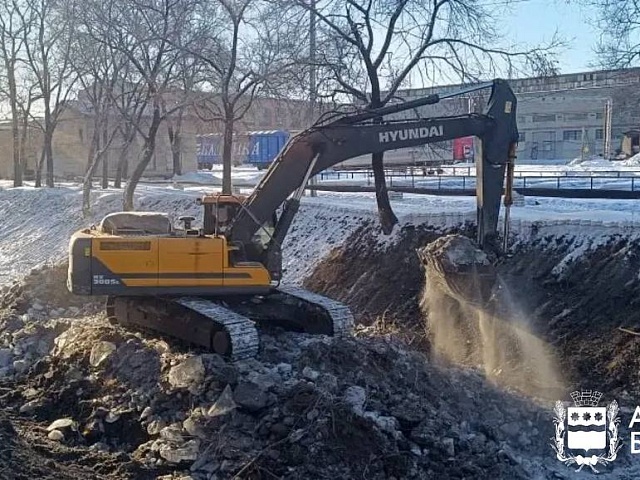 Полкилометра за две недели: ГСТК расчищает открытое русло Бурхановки 
