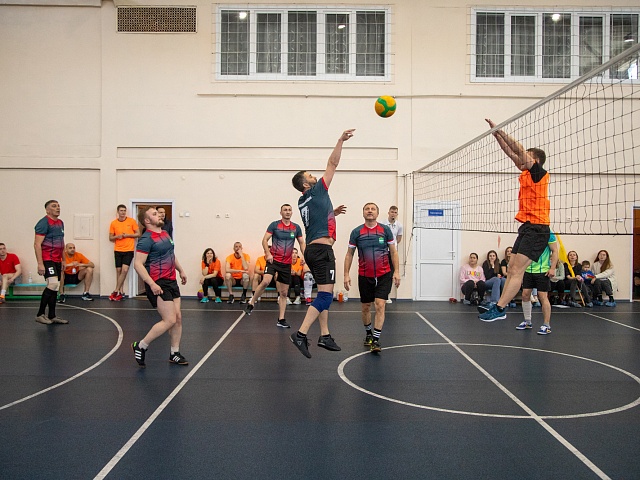 Сотрудники администрации Благовещенска, городской прокуратуры и депутаты сыграли в волейбол