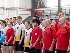 В Благовещенске впервые прошел турнир по волейболу сидя