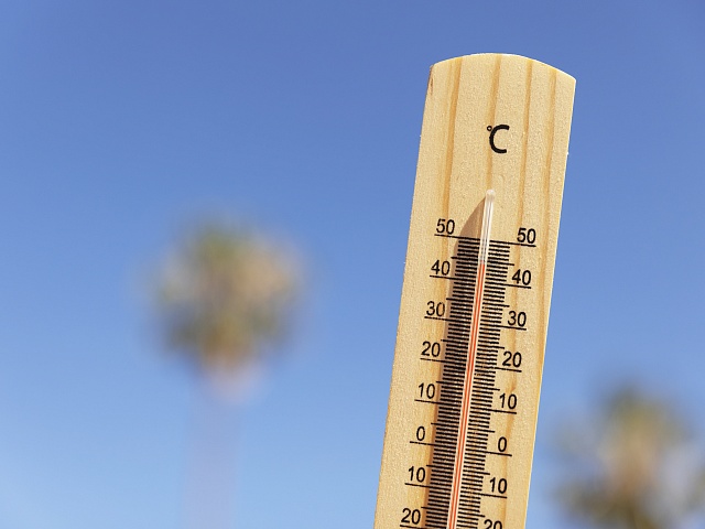 +30 или как справиться с жарой: благовещенцам советуют пить больше воды и носить легкую одежду