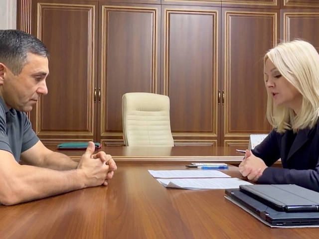 Мэр Благовещенска поручил усилить контроль за ходом капремонта лицея №6