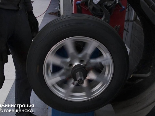 А вы успели «переобуться»? Благовещенцам напоминают, что откладывать замену шин больше не получится