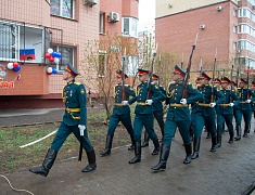 В Благовещенске во дворах ветеранов прошла акция "Поем двором"  