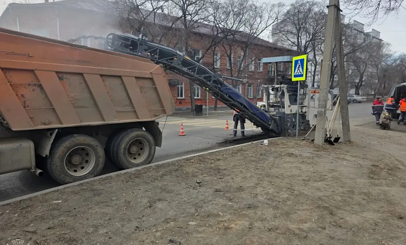 В областном центре приступили к полноценному ямочному ремонту. Дорожники начали с улицы Первомайской
