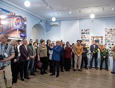 В Благовещенске открылась выставка к 70-летию Александра Тихомирова