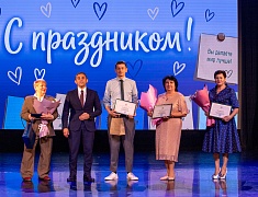 В Благовещенске поздравили учителей, воспитателей и педагогов дополнительного образования