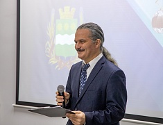 Мэр Благовещенска Олег Имамеев поздравил работников сферы культуры с завершением года