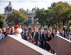 В Благовещенске зажгли Вечный огонь на площади Победы