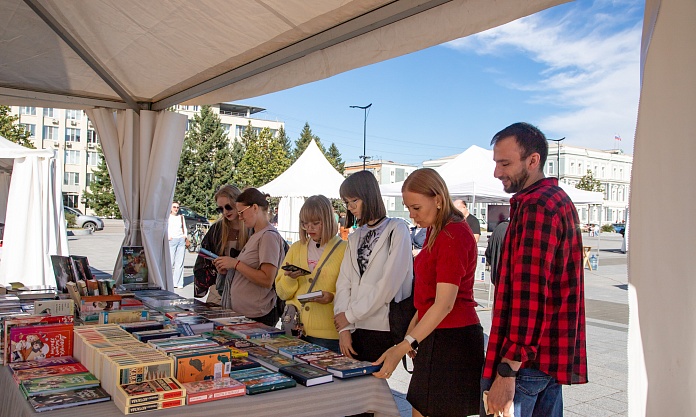 Китайские и русские писатели встретились в Благовещенске на книжном фестивале «Берег»