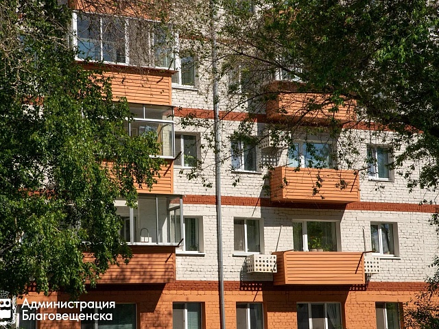 За лето в Благовещенске обновили 10 фасадов и оборудовали архитектурной подсветкой 4 здания