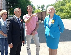 Рабочее совещание по ремонту стадиона Алексеевской гимназии провел мэр Благовещенска Олег Имамеев