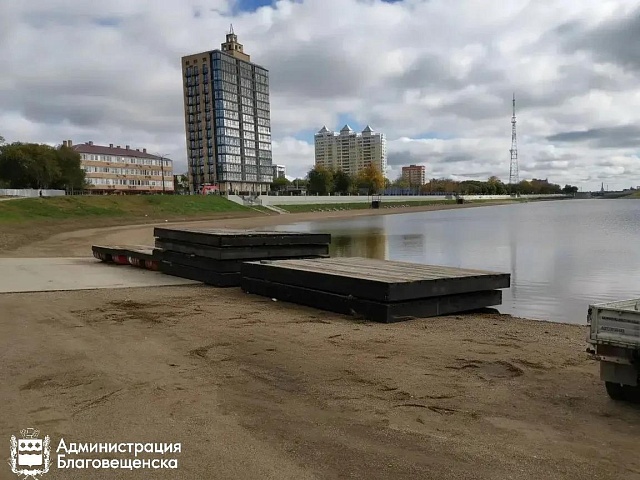 На Амуре начали монтаж понтонного бассейна Центра закаливания