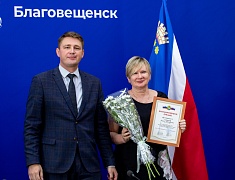 В Благовещенске работников торговли отметили Почетными грамотами
