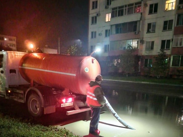 Почти 500 кубометров воды откачал ГСТК с улиц Благовещенска