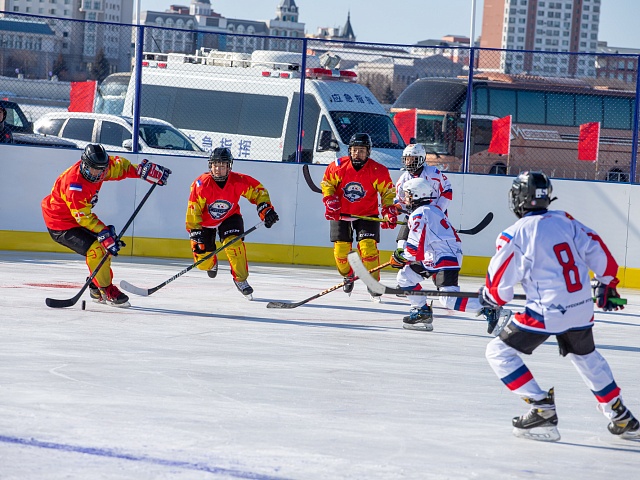 Две победы, одна ничья: завершился первый день Международного российско-китайского фестиваля зимних видов спорта 